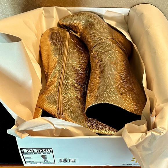 Poppy High Heeled Boots from Scoop.   Color Rose Gold Size 7.5 - Picture 8 of 11